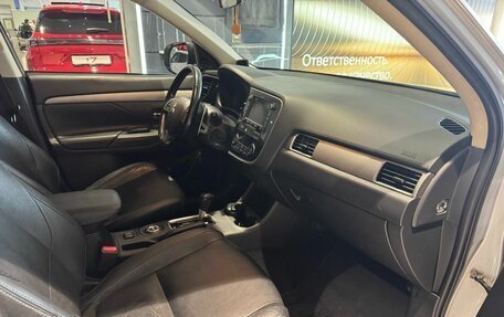 Mitsubishi Outlander III рестайлинг 3, 2014 год, 1 399 000 рублей, 25 фотография