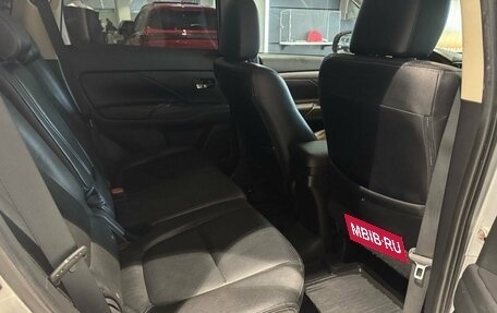 Mitsubishi Outlander III рестайлинг 3, 2014 год, 1 399 000 рублей, 24 фотография