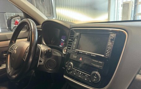 Mitsubishi Outlander III рестайлинг 3, 2014 год, 1 399 000 рублей, 28 фотография