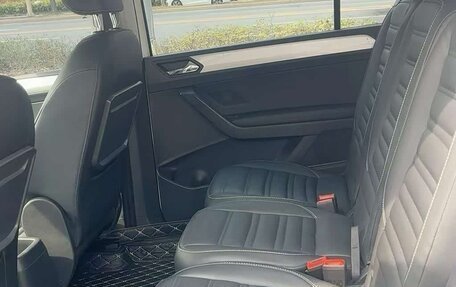 Volkswagen Touran III, 2023 год, 1 580 000 рублей, 9 фотография