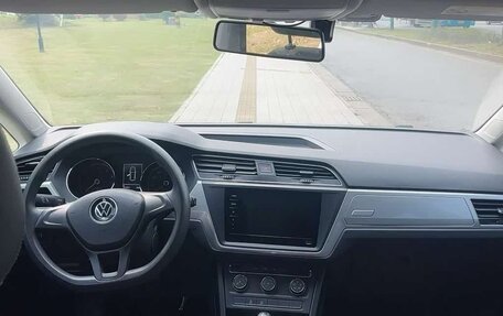 Volkswagen Touran III, 2023 год, 1 580 000 рублей, 7 фотография