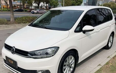 Volkswagen Touran III, 2023 год, 1 580 000 рублей, 3 фотография