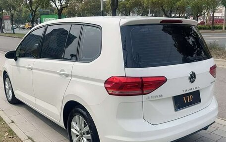 Volkswagen Touran III, 2023 год, 1 580 000 рублей, 6 фотография