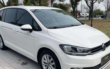 Volkswagen Touran III, 2023 год, 1 580 000 рублей, 5 фотография
