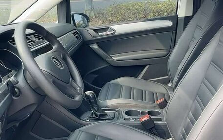 Volkswagen Touran III, 2023 год, 1 580 000 рублей, 8 фотография