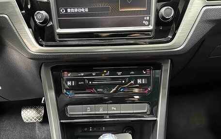 Volkswagen Touran III, 2022 год, 1 550 000 рублей, 10 фотография