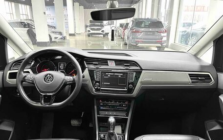 Volkswagen Touran III, 2022 год, 1 550 000 рублей, 7 фотография