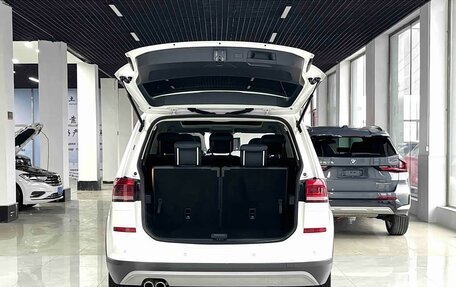 Volkswagen Touran III, 2022 год, 1 550 000 рублей, 16 фотография