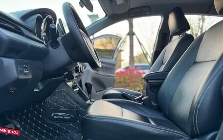 Toyota Yaris XP150 рестайлинг, 2022 год, 1 065 000 рублей, 8 фотография