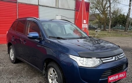 Mitsubishi Outlander III рестайлинг 3, 2013 год, 1 450 000 рублей, 2 фотография
