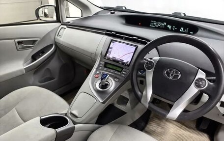 Toyota Prius, 2015 год, 1 290 000 рублей, 4 фотография