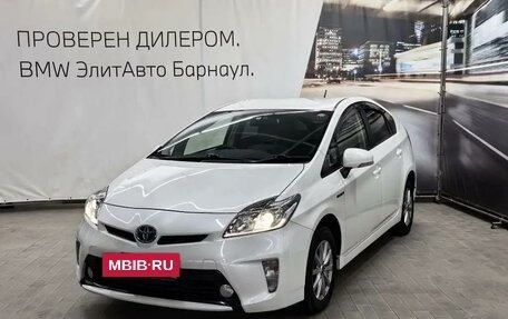 Toyota Prius, 2015 год, 1 290 000 рублей, 2 фотография