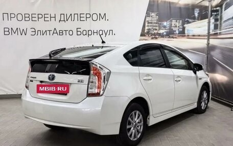 Toyota Prius, 2015 год, 1 290 000 рублей, 3 фотография