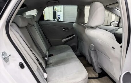 Toyota Prius, 2015 год, 1 290 000 рублей, 5 фотография