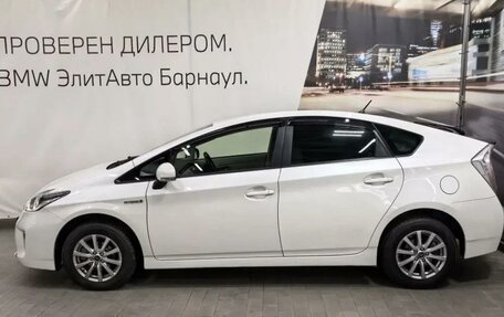 Toyota Prius, 2015 год, 1 290 000 рублей, 11 фотография