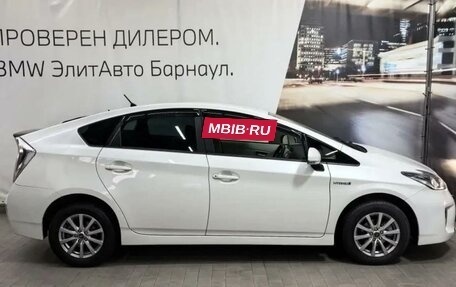 Toyota Prius, 2015 год, 1 290 000 рублей, 12 фотография