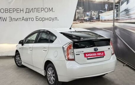 Toyota Prius, 2015 год, 1 290 000 рублей, 17 фотография