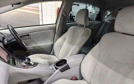 Toyota Prius, 2015 год, 1 290 000 рублей, 23 фотография