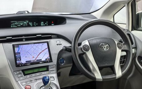 Toyota Prius, 2015 год, 1 290 000 рублей, 26 фотография