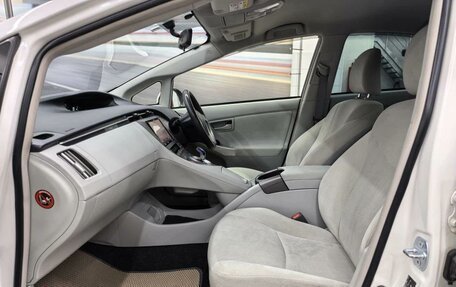 Toyota Prius, 2015 год, 1 290 000 рублей, 22 фотография