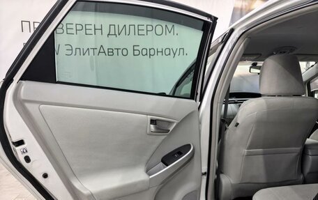 Toyota Prius, 2015 год, 1 290 000 рублей, 33 фотография