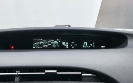 Toyota Prius, 2015 год, 1 290 000 рублей, 30 фотография