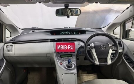 Toyota Prius, 2015 год, 1 290 000 рублей, 25 фотография