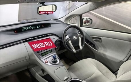 Toyota Prius, 2015 год, 1 290 000 рублей, 24 фотография