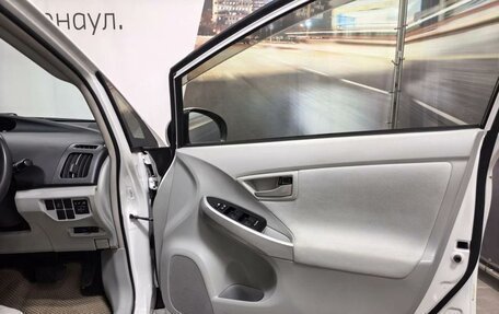 Toyota Prius, 2015 год, 1 290 000 рублей, 36 фотография