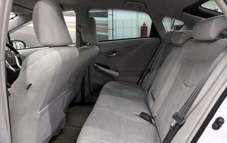 Toyota Prius, 2015 год, 1 290 000 рублей, 35 фотография