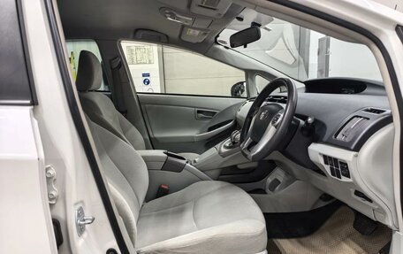 Toyota Prius, 2015 год, 1 290 000 рублей, 38 фотография