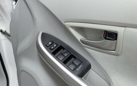 Toyota Prius, 2015 год, 1 290 000 рублей, 37 фотография