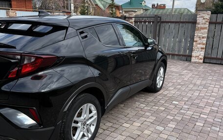 Toyota C-HR I рестайлинг, 2020 год, 2 000 000 рублей, 4 фотография