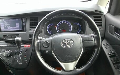 Toyota ISis I, 2017 год, 978 963 рублей, 11 фотография