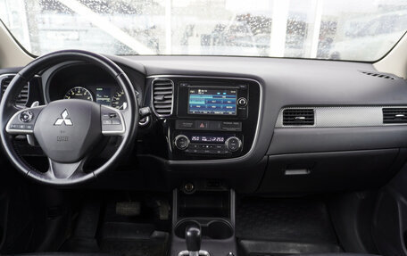 Mitsubishi Outlander III рестайлинг 3, 2013 год, 1 295 000 рублей, 12 фотография
