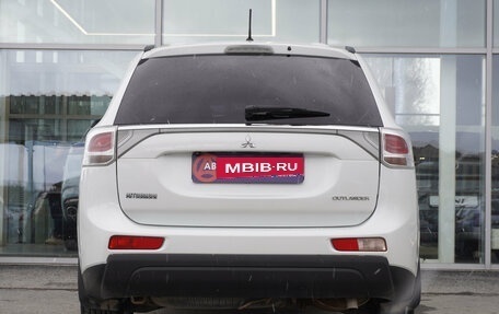 Mitsubishi Outlander III рестайлинг 3, 2013 год, 1 295 000 рублей, 6 фотография