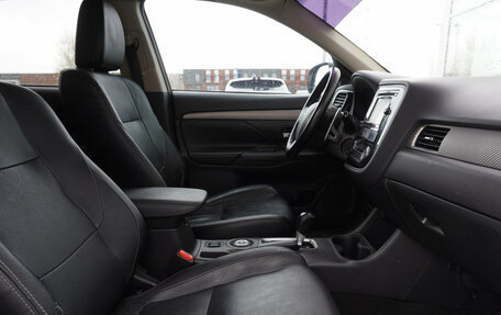Mitsubishi Outlander III рестайлинг 3, 2013 год, 1 295 000 рублей, 19 фотография