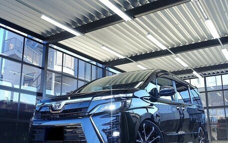 Toyota Voxy III, 2021 год, 1 873 656 рублей, 1 фотография