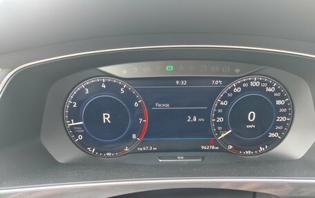 Volkswagen Tiguan II, 2018 год, 2 799 000 рублей, 3 фотография