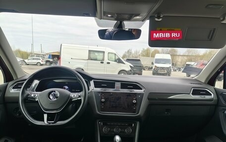 Volkswagen Tiguan II, 2018 год, 2 799 000 рублей, 2 фотография