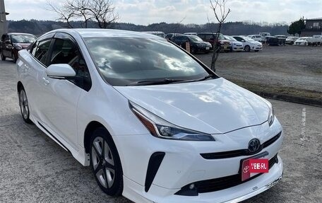 Toyota Prius IV XW50, 2022 год, 1 850 000 рублей, 1 фотография