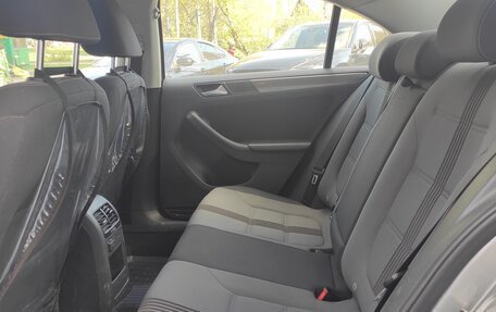 Volkswagen Jetta VI, 2016 год, 1 250 000 рублей, 2 фотография