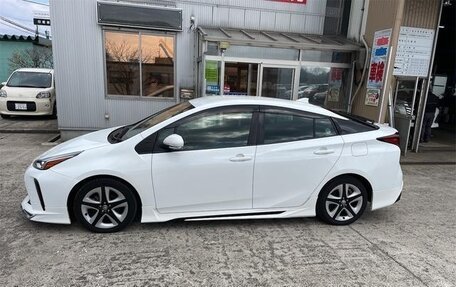 Toyota Prius IV XW50, 2022 год, 1 850 000 рублей, 4 фотография