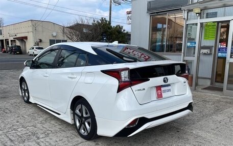 Toyota Prius IV XW50, 2022 год, 1 850 000 рублей, 6 фотография
