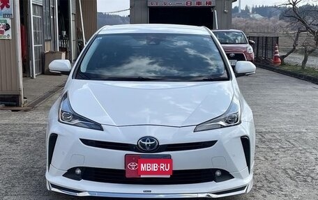 Toyota Prius IV XW50, 2022 год, 1 850 000 рублей, 2 фотография