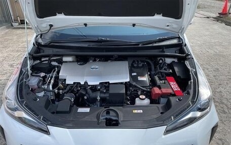 Toyota Prius IV XW50, 2022 год, 1 850 000 рублей, 9 фотография