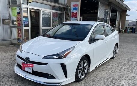 Toyota Prius IV XW50, 2022 год, 1 850 000 рублей, 3 фотография