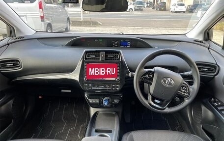 Toyota Prius IV XW50, 2022 год, 1 850 000 рублей, 10 фотография
