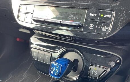 Toyota Prius IV XW50, 2022 год, 1 850 000 рублей, 16 фотография