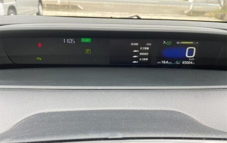 Toyota Prius IV XW50, 2022 год, 1 850 000 рублей, 19 фотография